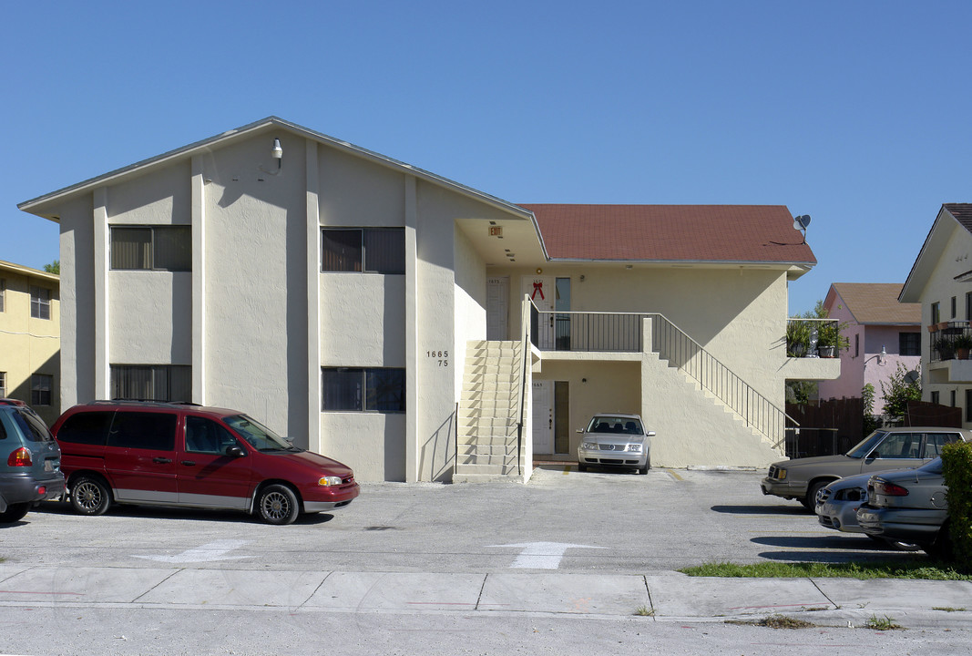 1665-1675 W 41st St in Hialeah, FL - Building Photo