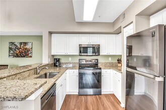 1250 Wildwood Lakes Blvd in Naples, FL - Building Photo - Building Photo