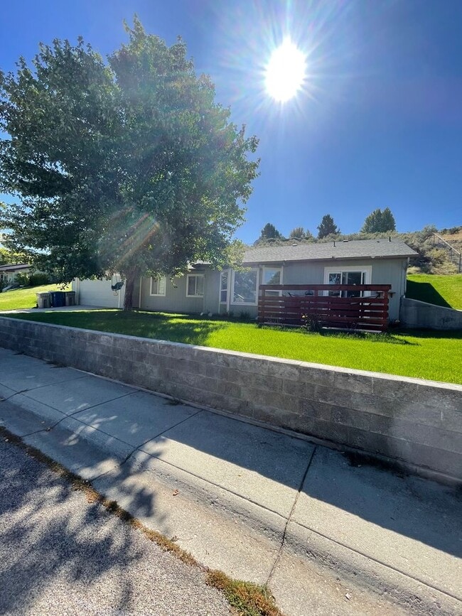 property at 2667 E Mendota Dr
