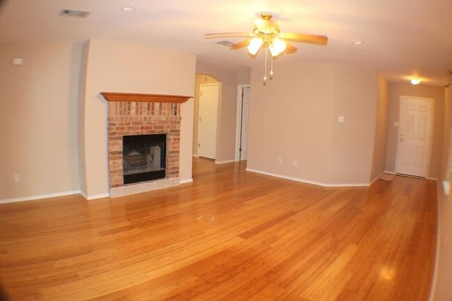 12321 Kilmartin Ln in Austin, TX - Building Photo - Building Photo