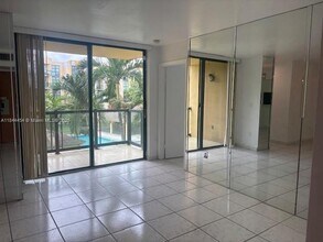 11750 SW 18th St in Miami, FL - Building Photo - Building Photo