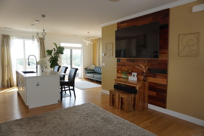 127 Brentwood Cir