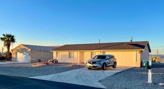 1215 Mohican Dr in Lake Havasu City, AZ - Building Photo