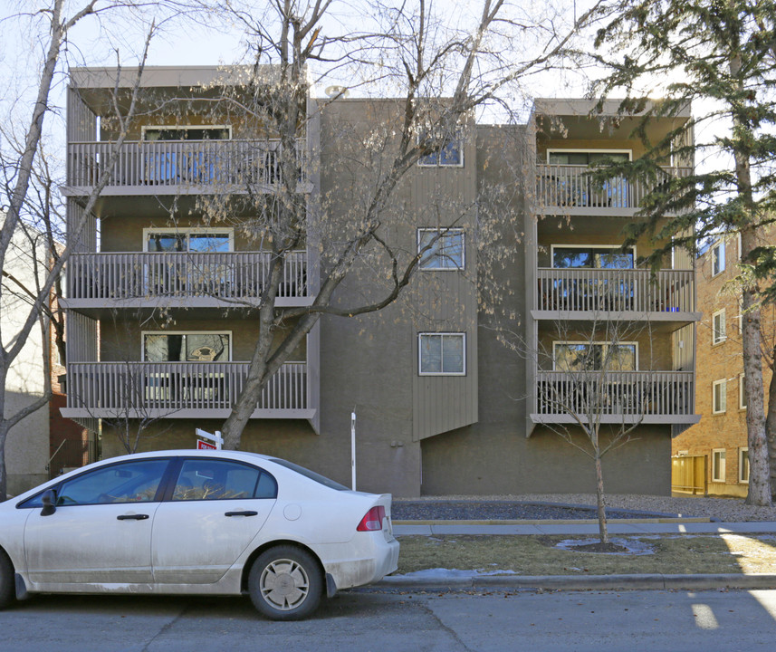 709 3rd Ave NW in Calgary, AB - Building Photo