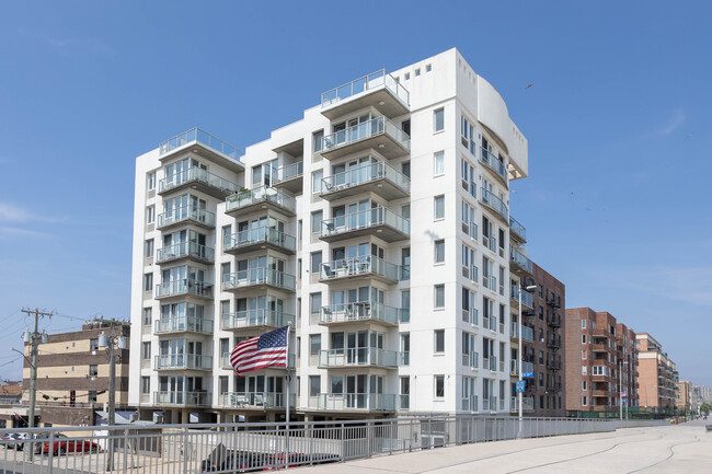 11820 Ocean Promenade in Rockaway Park, NY - Foto de edificio - Building Photo