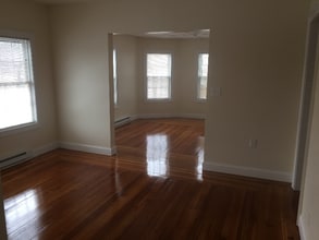 5 N Worcester St in Norton, MA - Foto de edificio - Building Photo