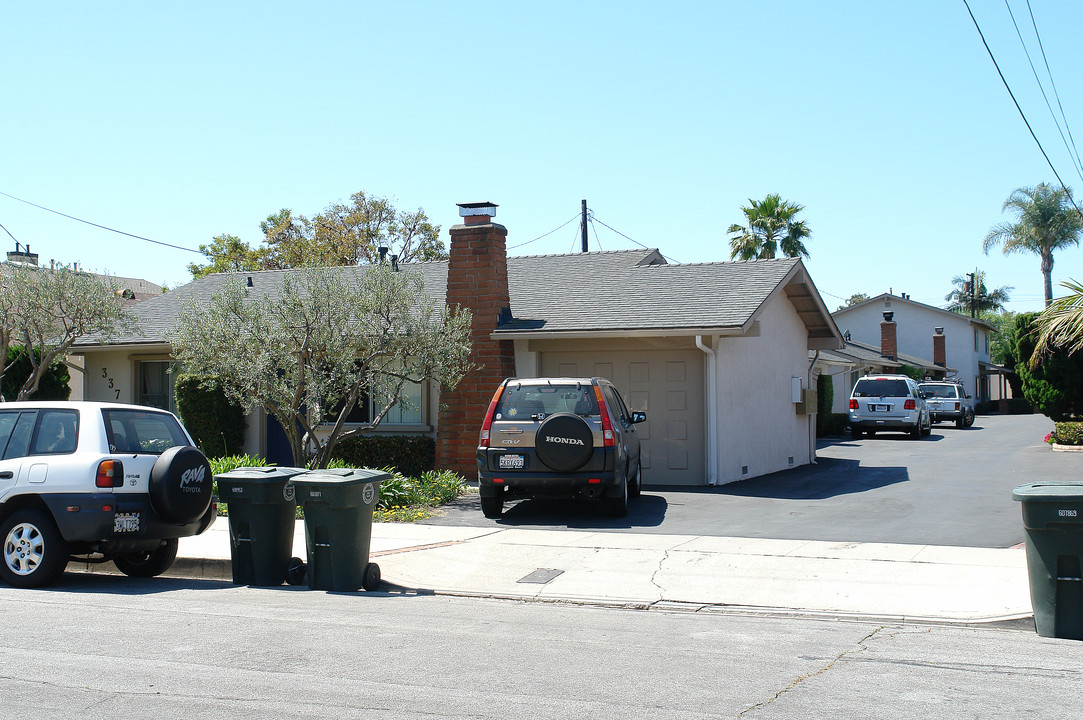 337 E 18th St in Costa Mesa, CA - Foto de edificio