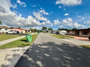 8855 SW 17th Terrace in Miami, FL - Building Photo - Building Photo