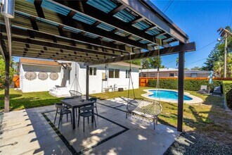6376 SW 20th St in Miami, FL - Building Photo - Building Photo