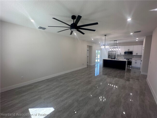 619 Aston Martin Dr in Sebring, FL - Building Photo - Building Photo