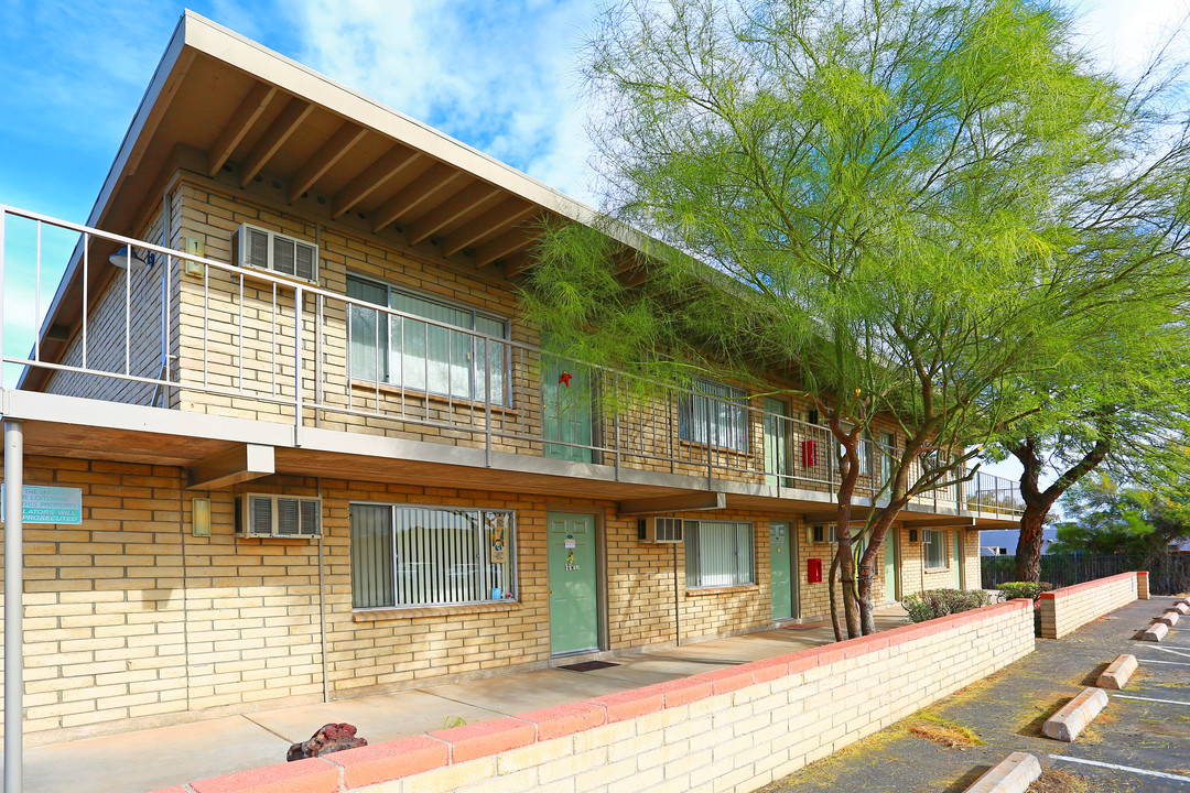 Limberlost Studio Apartments in Tucson, AZ - Building Photo