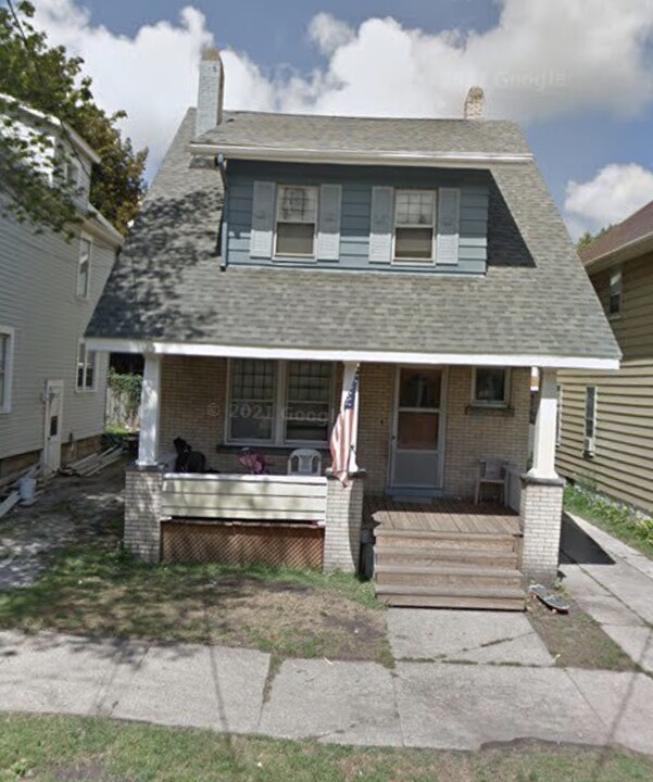 724 Rosedale Ave in Erie, PA - Building Photo