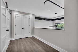 172 E Prospect Ave, Unit 201 in Mamaroneck, NY - Building Photo - Building Photo