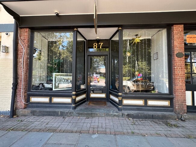 87 Liberty St, Unit 3 in Newburgh, NY - Foto de edificio - Building Photo