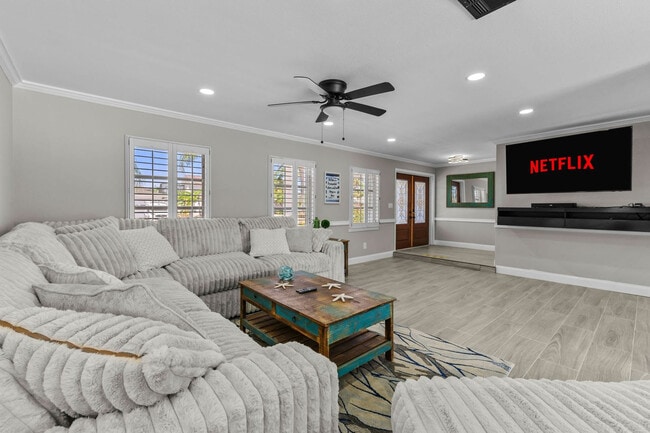 3921 Americana Dr-Unit -ID1230862P in Tampa, FL - Foto de edificio - Building Photo