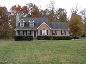 114 Louise Dr in White House, TN - Building Photo