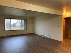 2113 S Main St in West Bend, WI - Building Photo - Building Photo