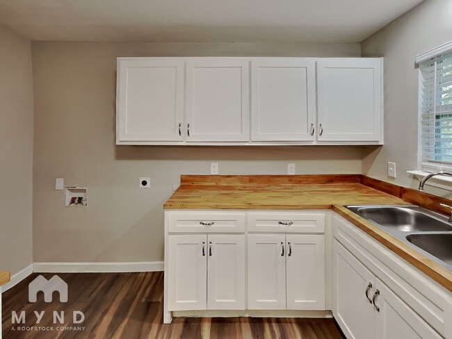 512 E University Ave in Waxahachie, TX - Building Photo - Building Photo