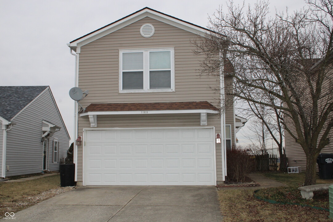 1165 Kenwood Dr in Greenwood, IN - Building Photo