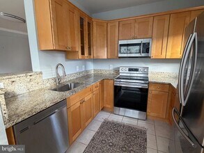 1600 Spring Gate Dr. in McLean, VA - Foto de edificio - Building Photo