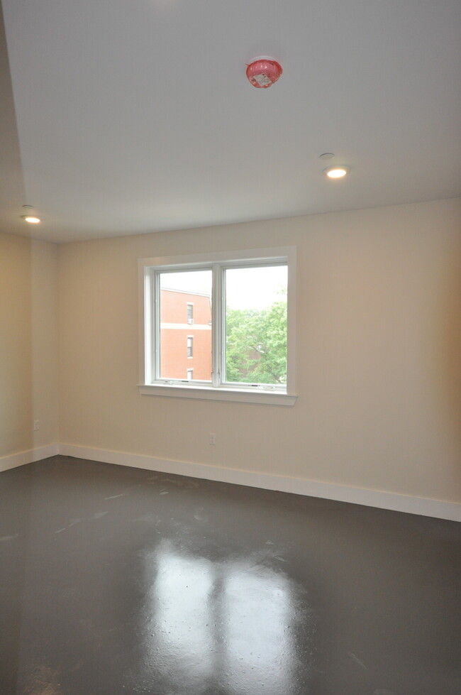 658 Massachusetts Ave, Unit 5 in Boston, MA - Building Photo - Building Photo