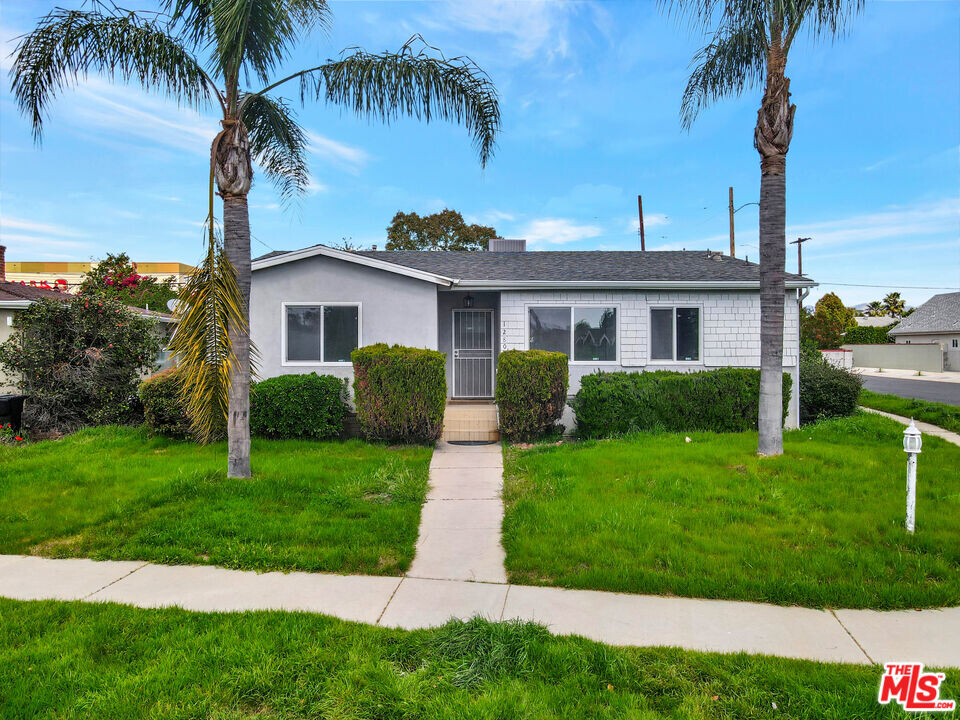 12801 Friar St in Los Angeles, CA - Building Photo