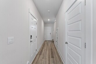 9483 Nature Crk Cir in Bellview, FL - Foto de edificio - Building Photo