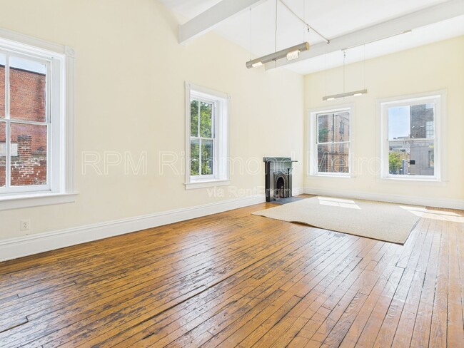 200 W Broad St