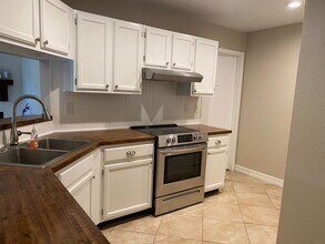 6254 Valley Knight in San Antonio, TX - Building Photo - Building Photo