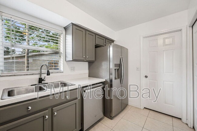 property at 7003 N Oregon Ave