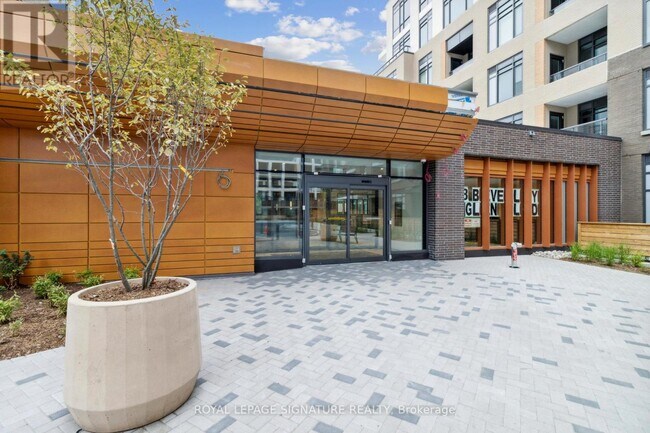 8 Beverley Glen Blvd in Vaughan, ON - Building Photo - Building Photo