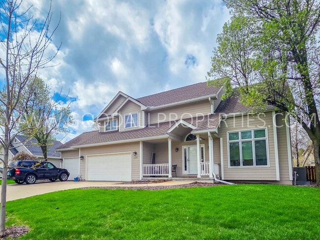 property at 2210 Country Club Blvd