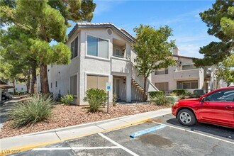 5196 Mandalay Springs Dr in Las Vegas, NV - Building Photo - Building Photo