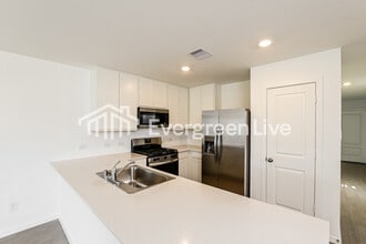 10818 Bird Of Paradise Ln in Houston, TX - Foto de edificio - Building Photo