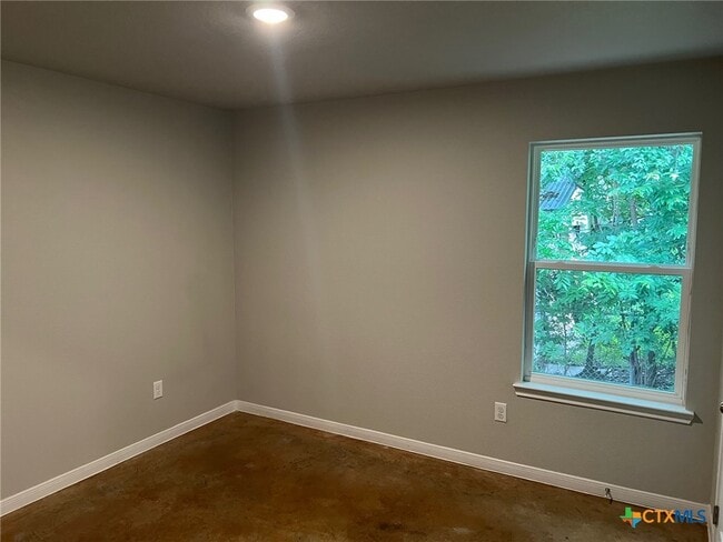 property at 117 E Valley Rd