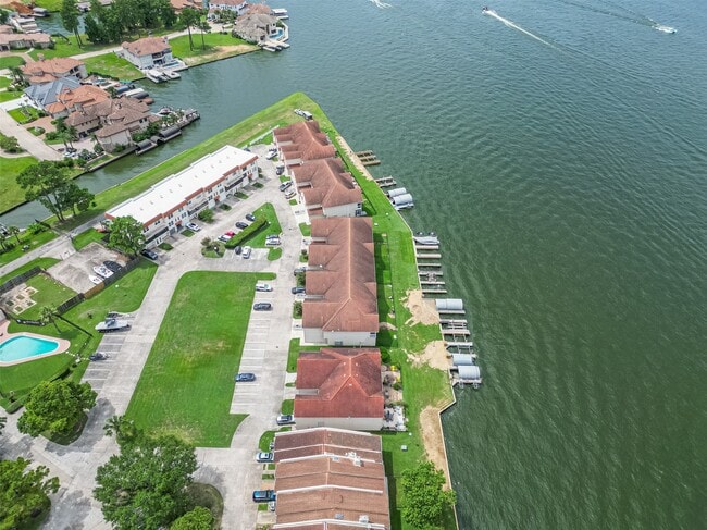 property at 16 Regency Pt