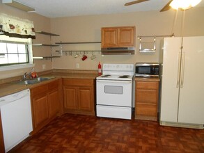 8663 Highway 83 N, Unit APT A in Defuniak Springs, FL - Building Photo - Building Photo