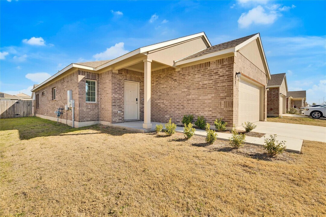12436 Woodcock Wy in Manor, TX - Building Photo