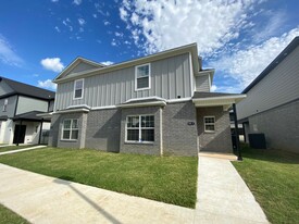 917 S Amarillo Ave in Fayetteville, AR - Building Photo