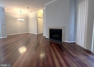 12919 Alton Square in Herndon, VA - Building Photo - Building Photo