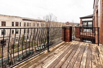 910 W Belle Plaine Ave, Unit 2F in Chicago, IL - Foto de edificio - Building Photo