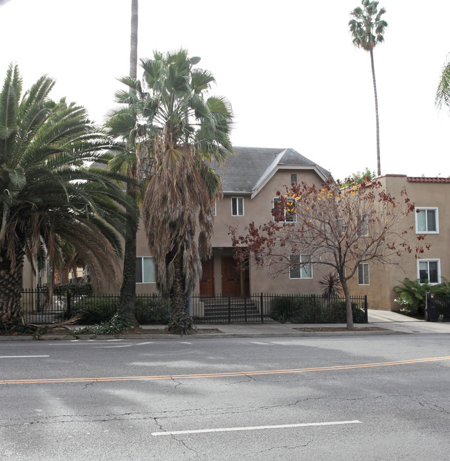 5536 Franklin Ave in Los Angeles, CA - Building Photo - Building Photo