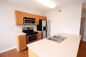 Apartments at The Schoolhouse in South Park, PA - Foto de edificio - Building Photo