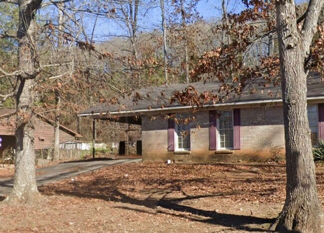 property at 505 Chateau Dr SE