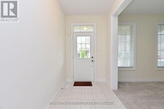 7724 Black Maple Dr in Niagara Falls, ON - Building Photo - Building Photo
