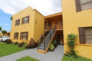 650 NW 114th Ave in Miami, FL - Building Photo