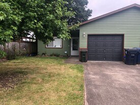 1741-1743 S St in Springfield, OR - Building Photo