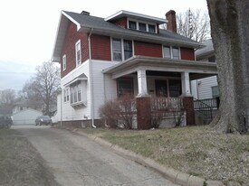2065 S 5th St in Springfield, IL - Building Photo