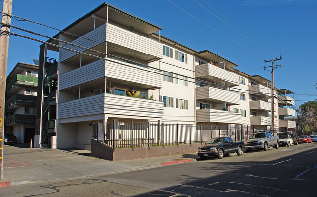 Water Front Apartments in San Rafael, CA - Building Photo - Building Photo