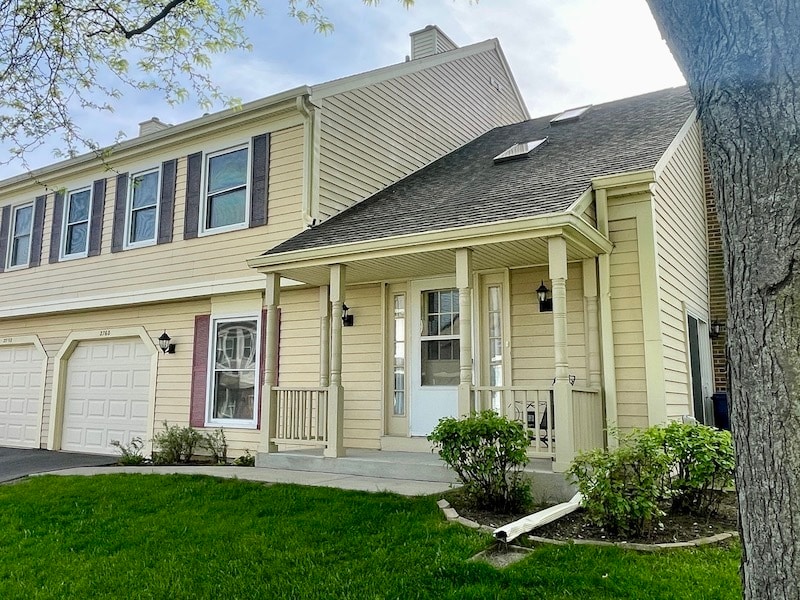 2670 College Hill Cir in Schaumburg, IL - Building Photo